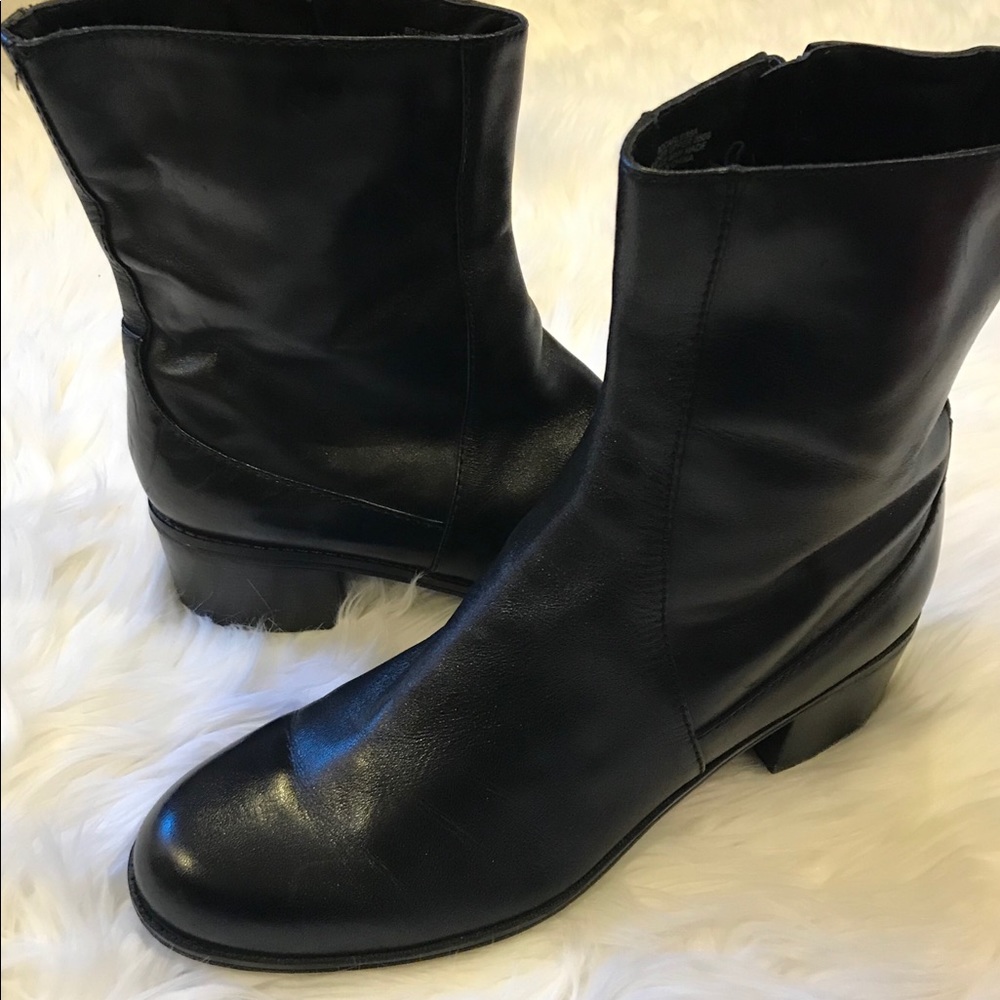 Leather Boots in soft black leather.